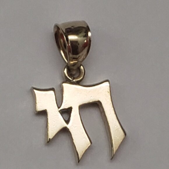 Vintage Estate 14k yellowgold Chai charm pendant
